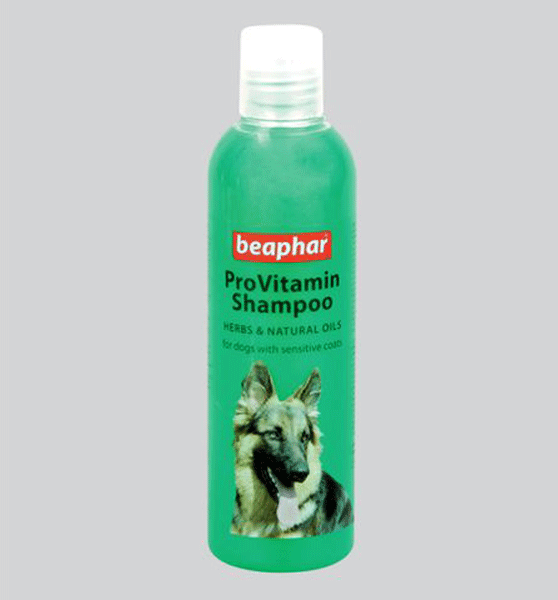 Беафар Шампунь для собак с чувствительной кожей с травами Pro Vitamin, 250 мл, Beaphar
